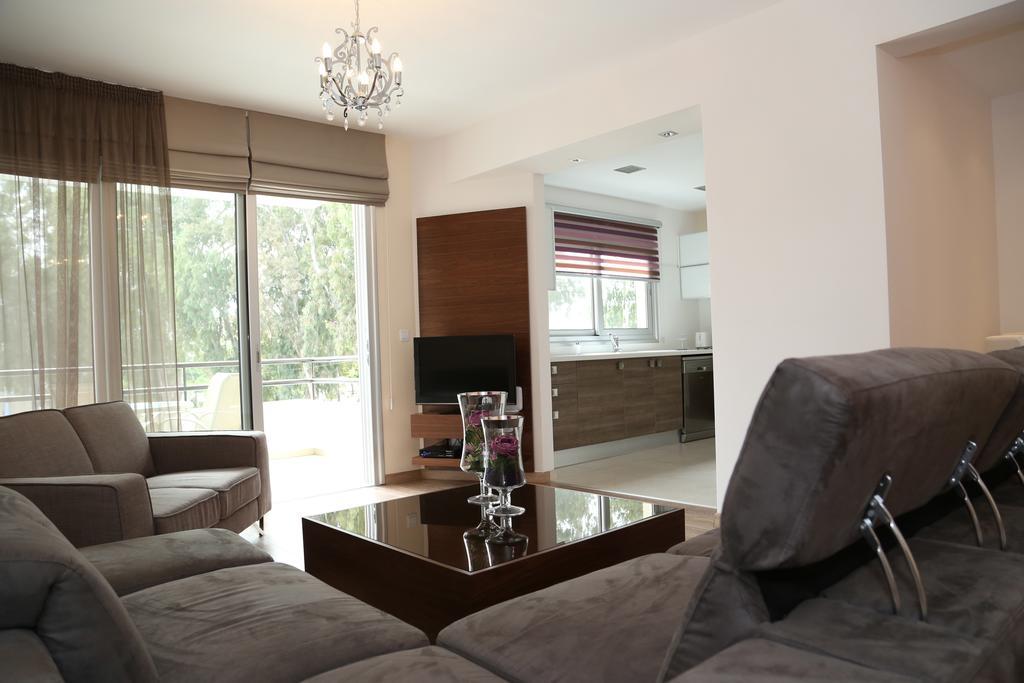 River Beach Apartments Limassol Room photo